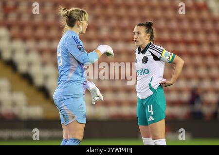 Leigh, Regno Unito. 11 dicembre 2024. Claudia Moan di Newcastle dà istruzioni ad Amber-Keegan Stobbs di Newcastle durante la Women's League Cup - fase A gironi - gruppo A Manchester United Women contro Newcastle United Women al Leigh Sports Village, Leigh, Regno Unito, 11 dicembre 2024 (foto di Alfie Cosgrove/News Images) a Leigh, Regno Unito il 12/11/2024. (Foto di Alfie Cosgrove/News Images/Sipa USA) credito: SIPA USA/Alamy Live News Foto Stock