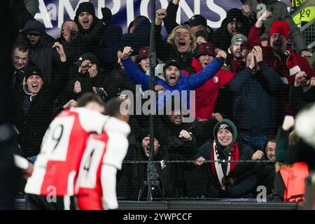 Rotterdam, Paesi Bassi. 11 dicembre 2024. Rotterdam - tifosi durante il sesto round del nuovo format della Champions League 2024/2025. La partita è ambientata tra il Feyenoord e l'AC Sparta Praha allo Stadion Feijenoord De Kuip l'11 dicembre 2024 a Rotterdam, nei Paesi Bassi. Credito: Foto Box to Box/Alamy Live News Foto Stock