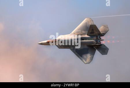 Un F-22 Raptor Flyby della United States Air Force. Foto Stock