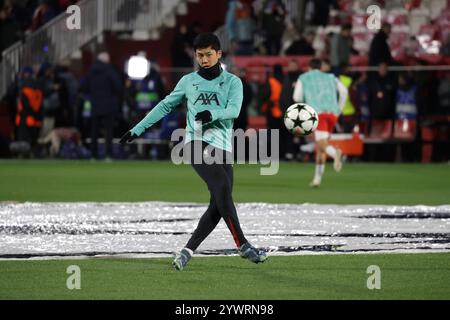 SPAGNA, GIRONA, 10 DICEMBRE. Wataru Endo del Liverpool durante la partita di UEFA Champions League tra il Girona FC e il Liverpool FC all'Estadio Municipal de Montilivi, il 10 dicembre 2024 a Girona, Spagna. Crediti: Manuel Blondeau/AOP. Press/AFLO/Alamy Live News Foto Stock