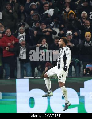 Torino, Italia. 11 dicembre 2024. Weston McKennie della Juventus celebra il suo gol durante la partita di UEFA Champions League tra Juventus e Manchester City a Torino, in Italia, l'11 dicembre 2024. Crediti: Li Jing/Xinhua/Alamy Live News Foto Stock