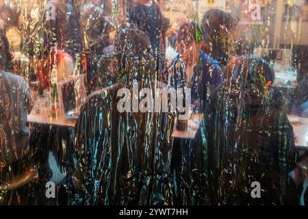 Cenare e bere in Hoppy Street ad Asakusa Tokyo Giappone Foto Stock