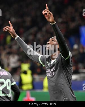 Milano, Italia. 11 dicembre 2024. Tammy Abraham del Milan celebra il suo gol durante la partita di UEFA Champions League tra AC Milan e Crvena Zvezda a Milano, in Italia, 11 dicembre 2024. Crediti: Alberto Lingria/Xinhua/Alamy Live News Foto Stock