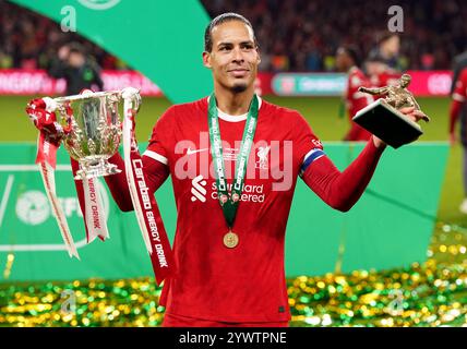 Foto del file datata 25/02/24. Il capitano del Liverpool Virgil van Dijk guidò il vincitore nei tempi supplementari, mentre la squadra di Jurgen Klopp, impoverita, batté il Chelsea 1-0 a Wembley, conquistando una decima Carabao Cup. Data di pubblicazione: Giovedì 12 dicembre 2024. Foto Stock