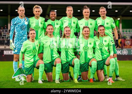 Wolfsburg, Germania. 11 dicembre 2024. L'11 di partenza di Wolfsburg per la partita di UEFA Women's Champions League tra Wolfsburg e Roma all'AOK Stadion di Wolfsburg. Credito: Gonzales Photo/Alamy Live News Foto Stock