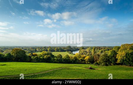 Una vista da Richmond Hill nel sud-ovest di Londra all'inizio dell'autunno del Regno Unito Foto Stock