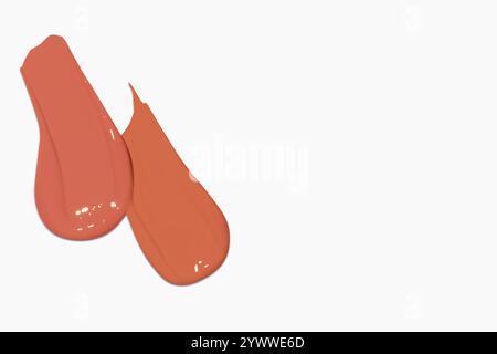 Composizione di strisci di fondazioni liquide in varie sfumature, tra cui toni chiari e scuri, isolati su uno sfondo chiaro. Foto Stock