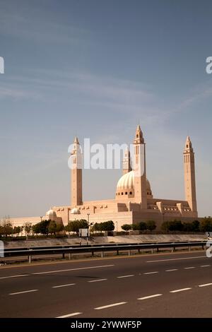 la moschea del sultano qaboos sul lato dell'autostrada 15 nizwa oman medio oriente Foto Stock