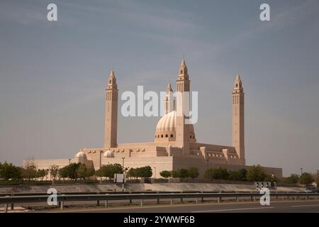 la moschea del sultano qaboos sul lato dell'autostrada 15 nizwa oman medio oriente Foto Stock