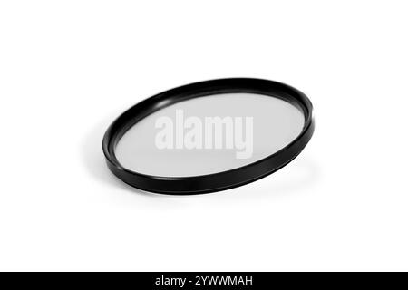 Macchina fotografica attrezzature filtro lente su sfondo bianco Foto Stock