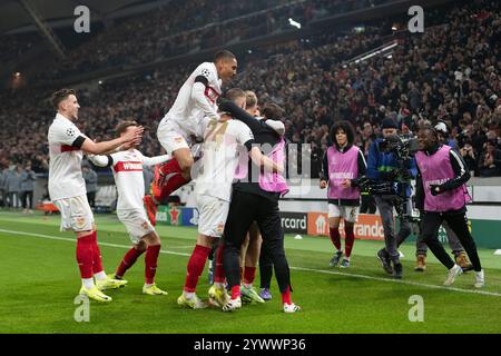 Tor zum 3:1 durch Chris Fuehrich (VfB Stuttgart #27), Jubel, Torjubel mit Ermedin Demirovic (VfB Stuttgart #09), Enzo Millot (VfB Stuttgart, #08), Jeff Chabot (VfB Stuttgart, #24) GER, VfB Stuttgart vs. BSC Young Boys Bern, UEFA Champions League, Herren, Champions League. Spieltag, Spielzeit 2024/2025, 11.12.2024, foto: Eibner-Pressefoto/Wolfgang Frank Foto Stock