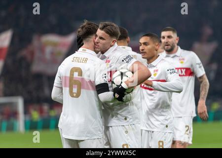 Stoccarda, Germania. 11 dicembre 2024. Tor zum 1:1 durch Angelo Stiller (VfB Stuttgart, #06), Jubel, Torjubel mit Ermedin Demirovic (VfB Stuttgart, #09), Enzo Millot (VfB Stuttgart, #08) GER, VfB Stuttgart vs. BSC Young Boys Bern, Fussball, Herren, UEFA Champions League, 6. Spieltag, Spielzeit 2024/2025, 11.12.2024, foto: Eibner-Pressefoto/Wolfgang Frank credito: dpa/Alamy Live News Foto Stock