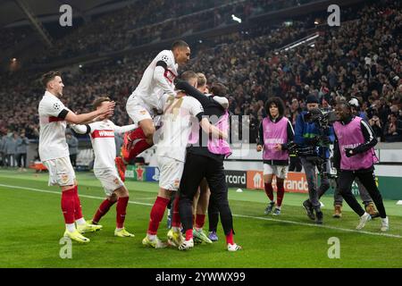 Stoccarda, Germania. 11 dicembre 2024. Tor zum 3:1 durch Chris Fuehrich (VfB Stuttgart #27), Jubel, Torjubel mit Ermedin Demirovic (VfB Stuttgart #09), Enzo Millot (VfB Stuttgart, #08), Jeff Chabot (VfB Stuttgart, #24) GER, VfB Stuttgart vs. BSC Young Boys Bern, UEFA Champions League, Herren, Champions League. Spieltag, Spielzeit 2024/2025, 11.12.2024, foto: Eibner-Pressefoto/Wolfgang Frank credito: dpa/Alamy Live News Foto Stock