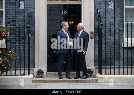 Londra, Inghilterra, Regno Unito. 12 dicembre 2024. Il primo ministro britannico KEIR STARMER dà il benvenuto al presidente del Consiglio europeo ANTONIO COSTA al 10 di Downing Street. (Credit Image: © Tayfun Salci/ZUMA Press Wire) SOLO PER USO EDITORIALE! Non per USO commerciale! Foto Stock