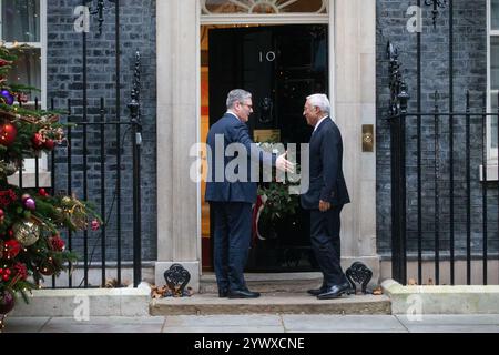 Londra, Inghilterra, Regno Unito. 12 dicembre 2024. Il primo ministro britannico KEIR STARMER dà il benvenuto al presidente del Consiglio europeo ANTONIO COSTA al 10 di Downing Street. (Credit Image: © Tayfun Salci/ZUMA Press Wire) SOLO PER USO EDITORIALE! Non per USO commerciale! Foto Stock