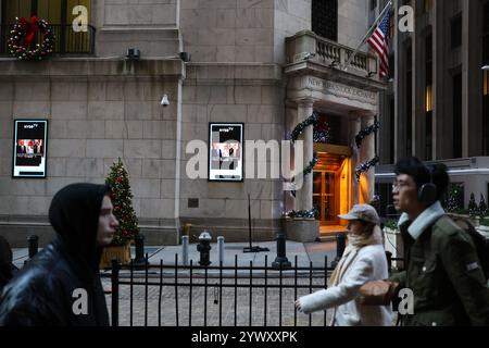 New York, Stati Uniti. 12 dicembre 2024. U. Il presidente Donald Trump suona il campanello della borsa di New York per celebrare la copertina della rivista Time "Person of the Year" a New York il 12 dicembre 2024. Foto di Charles Guerin/ABACAPRESS. COM credito: Abaca Press/Alamy Live News Foto Stock