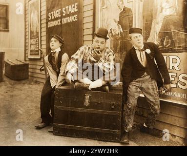 Roscoe 'Fatty' Arbuckle, Buster Keaton e al St. John nel film Backstage, 1919 Foto Stock