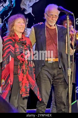 N. 11 dicembre 2024. Lani Hall, Herb Alpert in un'apparizione pubblica per Herb Alpert in Concert, Tivoli Theatre, Chattanooga, TN, 11 dicembre, 2024. crediti: Derek Storm/Everett Collection/Alamy Live News Foto Stock