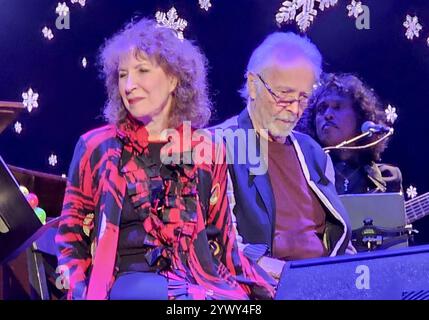 N. 11 dicembre 2024. Lani Hall, Herb Alpert in un'apparizione pubblica per Herb Alpert in Concert, Tivoli Theatre, Chattanooga, TN, 11 dicembre, 2024. crediti: Derek Storm/Everett Collection/Alamy Live News Foto Stock