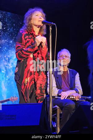 N. 11 dicembre 2024. Lani Hall, Herb Alpert in un'apparizione pubblica per Herb Alpert in Concert, Tivoli Theatre, Chattanooga, TN, 11 dicembre, 2024. crediti: Derek Storm/Everett Collection/Alamy Live News Foto Stock