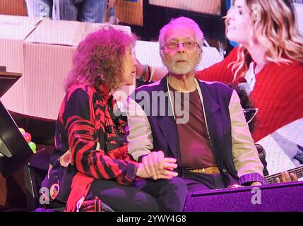 N. 11 dicembre 2024. Lani Hall, Herb Alpert in un'apparizione pubblica per Herb Alpert in Concert, Tivoli Theatre, Chattanooga, TN, 11 dicembre, 2024. crediti: Derek Storm/Everett Collection/Alamy Live News Foto Stock