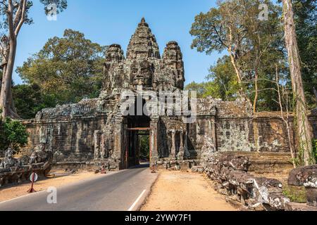 Cambodge, Cambogia, 2024-02-25, Siem Reap, Angkor Temple, Angkor VAT, Khmer, rovine, scultura, architettura, arte, bassorilievo, regno Khmer Foto Stock