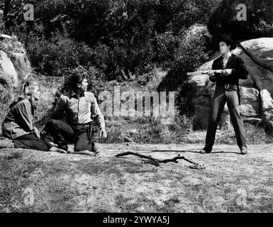 Jo Morrow, Michael Landon, Jack Hogan, sul set del film western, 'The Legend of Tom Dooley', Columbia Pictures, 1959 Foto Stock