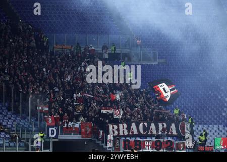 Roma, Italia. 12 dicembre 2024. Tifosi del Braga durante la fase UEFA Europa League, League, Matchday 6 partita di calcio tra AS Roma e SC Braga il 12 dicembre 2024 allo Stadio Olimpico di Roma. Crediti: Federico Proietti / Alamy Live News Foto Stock