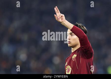 Roma, Italia. 12 dicembre 2024. Paulo Dybala di Roma gesti durante la fase UEFA Europa League, League, Matchday 6 partita di calcio tra AS Roma e SC Braga il 12 dicembre 2024 allo Stadio Olimpico di Roma. Crediti: Federico Proietti / Alamy Live News Foto Stock