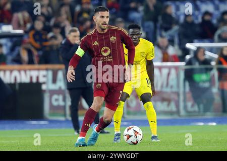 Roma, Italia. 12 dicembre 2024. Lorenzo Pellegrini della Roma in azione durante la fase UEFA Europa League, League, Matchday 6 partita di calcio tra AS Roma e SC Braga il 12 dicembre 2024 allo Stadio Olimpico di Roma. Crediti: Federico Proietti / Alamy Live News Foto Stock