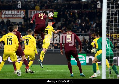 Roma, Italia. 12 dicembre 2024. Mats Hummels dell'AS Roma ha partecipato alla partita di calcio di Europa League tra AS Roma e Braga allo stadio Olimpico di Roma, 12 dicembre 2024. Crediti: Insidefoto di andrea staccioli/Alamy Live News Foto Stock