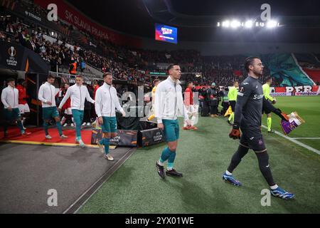 Praga, Repubblica Ceca. 12 dicembre 2024. I giocatori dell'Anderlecht sono stati raffigurati all'inizio di una partita di calcio tra la squadra belga di calcio RSC Anderlecht e la ceca Slavia Praha, giovedì 12 dicembre 2024 a Praga, Repubblica Ceca, il giorno 6/8 della fase a gironi del torneo UEFA Europa League. BELGA PHOTO VIRGINIE LEFOUR credito: Belga News Agency/Alamy Live News Foto Stock