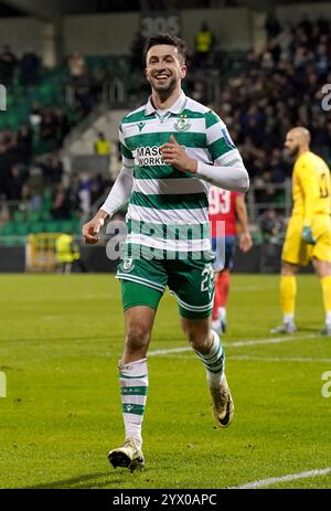 Neil Farrugia degli Shamrock Rovers celebra il secondo gol della loro squadra durante la UEFA Europa Conference League, partita di campionato allo stadio Tallaght di Dublino, Irlanda. Data foto: Giovedì 12 dicembre 2024. Foto Stock