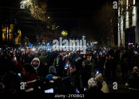 Jan Schmidt-Whitley/le Pictorium - manifestazione di opposizione a Tbilisi e visita dei deputati europei - 12/12/2024 - Georgia (Europa)/Tbilisi/Tbilisi - in occasione dei raduni pro-Europa di fronte al Parlamento georgiano, una delegazione di deputati ha incontrato i manifestanti e ha ribadito il loro sostegno alle loro aspirazioni. Crediti: LE PICTORIUM/Alamy Live News Foto Stock