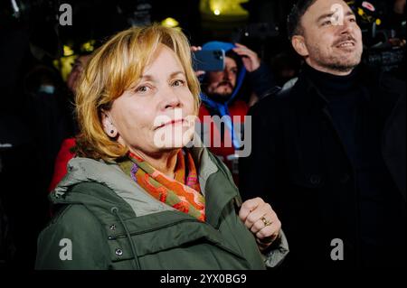 Jan Schmidt-Whitley/le Pictorium - manifestazione di opposizione a Tbilisi e visita dei deputati europei - 12/12/2024 - Georgia (Europa)/Tbilisi/Tbilisi - Rasa Jukneviciene, eurodeputato alla manifestazione. In occasione dei raduni pro-Europa di fronte al Parlamento georgiano, una delegazione di eurodeputati ha incontrato i manifestanti e ha ribadito il loro sostegno alle loro aspirazioni. Crediti: LE PICTORIUM/Alamy Live News Foto Stock