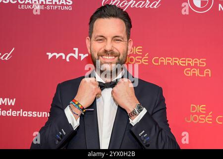 Lipsia - Spendengala im Kampf gegen Leukämie: Dutzende Stars bei der 30. JosÃ Carreras Gala 12.12.2024 ab 18 Uhr Leipzig, Media City Leipzig Fotograf: EHL Media/Dietmar Thomas IM foto: Matthias Killing, Moderator am Donnerstag überträgt der MDR ab 20,15 Uhr Live aus Leipzig die 30. Gala di JosÃ Carreras. Gastgeber und Stifter JosÃ Carreras Wird in Seiner großen Vision Leukämie Muss heilbar werden. Immer und bei jedem wieder von prominenten internationalen und nationalen Künstlerfreunden unterstützt. Gemeinsam mit Gastgeber JosÃ Carreras werden auch in diesem Jahr die TV-Moderatoren und Botschafte Foto Stock