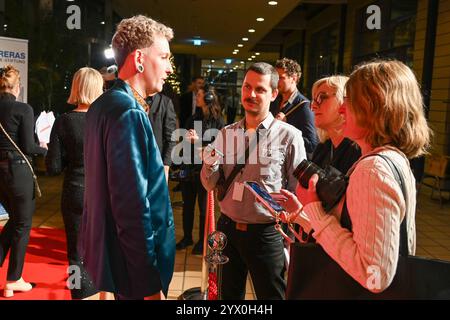 Lipsia - Spendengala im Kampf gegen Leukämie: Dutzende Stars bei der 30. JosÃ Carreras Gala 12.12.2024 ab 18 Uhr Leipzig, Media City Leipzig Fotograf: EHL Media/Dietmar Thomas IM foto: Fabian Kahl, Trödelhändler am Donnerstag überträgt der MDR ab 20,15 Uhr Live aus Leipzig die 30. Gala di JosÃ Carreras. Gastgeber und Stifter JosÃ Carreras Wird in Seiner großen Vision Leukämie Muss heilbar werden. Immer und bei jedem wieder von prominenten internationalen und nationalen Künstlerfreunden unterstützt. Gemeinsam mit Gastgeber JosÃ Carreras werden auch in diesem Jahr die TV-Moderatoren und Botschafter Foto Stock