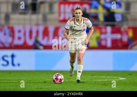 Georgia STANWAY (FC Bayern München, FCB, 31) AM Ball, Freisteller, Ganzkörper, Einzelbild, Aktion, Action, 12.12.2024, München (Deutschland), Fussball, UEFA Women Champions League, gruppo C, FC Bayern München - Juventus Torino Foto Stock