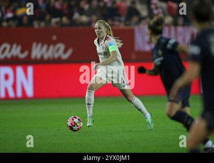 München, Germania, 12. Dezember 2024: Fussball, Frauen, Champions League, 5.Spieltag, Saison 2024/2025, FC Bayern München - Juventus Torino, Campus Glodis Perla Viggosdottir (FC Bayern München) mit Ball im Angriff Foto Stock