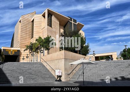 LOS ANGELES, CALIFORNIA - 2 dicembre 2024: La Cattedrale di nostra Signora degli Angeli nel centro di Los Angeles. Foto Stock