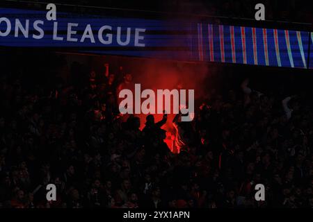 Tifosi del Benfica visto durante la partita di UEFA Champions League tra le squadre del Benfica e del Bologna FC 1909 (Maciej Rogowski) Foto Stock