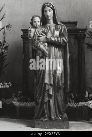 Coutansouze Église Saint-Gervais-Saint-Protais Vierge à l’Enfant 1. Foto Stock