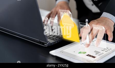 Software di fatturazione elettronica e attestazione digitale per transazioni online. Concetto di operazioni finanziarie aziendali relative a pagamenti e fatture. Uomo che usa un tablet Foto Stock