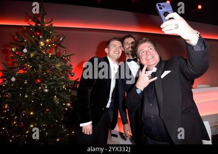 Ferdinand Hofer, Sven Hannawald und Francis Fulton-Smith bei der 30. JosÃ Carreras Gala 2024 a der Media City Lipsia. Lipsia, 12.12.2024 *** Ferdinand Hofer, Sven Hannawald e Francis Fulton Smith al 30 JosÃ Carreras Gala 2024 nella Media City Lipsia, 12 12 2024 foto:XF.xKernx/xFuturexImagex carreras 4451 Foto Stock