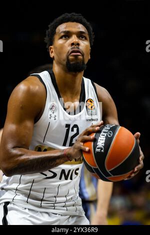 Berlino, Germania. 12 dicembre 2024. Sterling Brown (12) del Partizan Belgrado visto durante la partita di pallacanestro Turkish Airlines EuroLeague tra ALBA Berlin e Partizan Mozzart Bet Belgrado alla Uber Arena di Berlino. Credito: Gonzales Photo/Alamy Live News Foto Stock