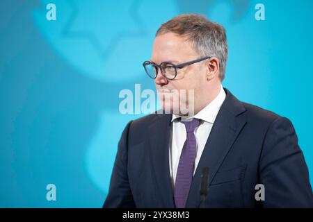 Ernennung Ministro Thüringen 13122024 - deputato Mario Voigt Anlaesslich der neuen Brombeer-Koalition aus CD, BSW und SPD wurden die Ministerinnen und Minister in Thueringen ernannt. Erfurt Thueringer Landtag Thueringen Deutschland *** nomina dei ministri in Turingia 13122024 MP Mario Voigt in occasione della nuova coalizione Brombeer di CD, BSW e SPD, i ministri in Turingia sono stati nominati Erfurt Turingia Germania 131224 ppb-48 Foto Stock