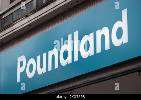 Cartello Poundland Store, Nuneaton, Warwickshire, Regno Unito Foto Stock