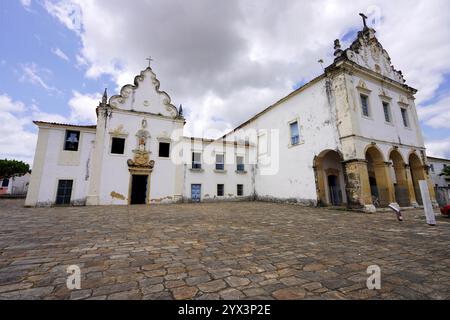 Complesso carmelitano in piazza Praca do Carmo nel villaggio di Sao Cristovao, Sergipe, Brasile Foto Stock