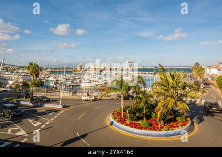 Splendida vista sulla strada con porto di Ceuta in Spagna, Nord Africa Foto Stock