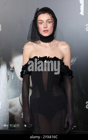 Los Angeles, California, 12 dicembre 2024. Emma Corrin alla prima di Nosferatu al TCL Chinese Theatre di Los Angeles, California, il 12 dicembre 2024. Crediti: Faye Sadou/Media Punch/Alamy Live News Foto Stock